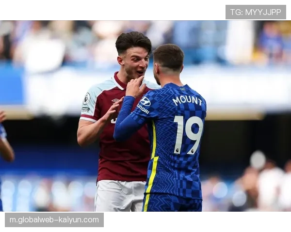 切尔西设置三人前场留守 定位球后反抢发动快速转换进攻 切尔西设置三人前场留守 定位球后反抢发动快速转换进攻