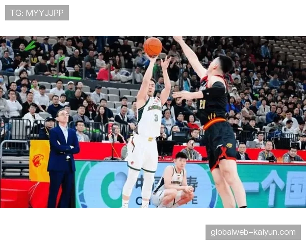 辽宁快速传球多点开花 对手失误后迅速抓住得分机会